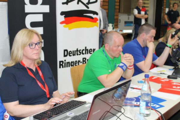 dm-fotos-verein-95-20220124-208765353285AC9181-3729-DA76-B0BF-706D55556189.jpg